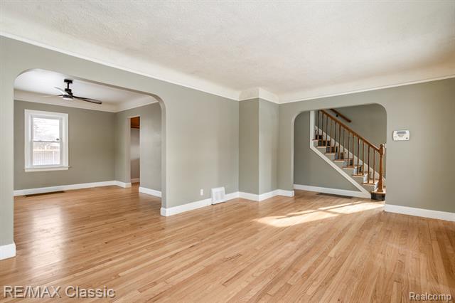 Builiding view eighteen for 4433 Elizabeth, Wayne, MI. 48184