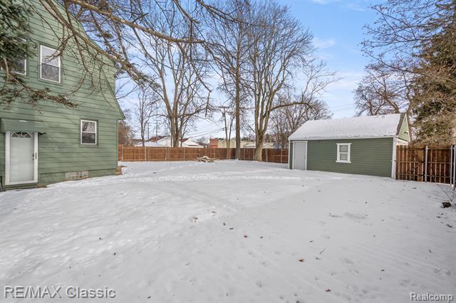 Builiding view nine for 4433 Elizabeth, Wayne, MI. 48184