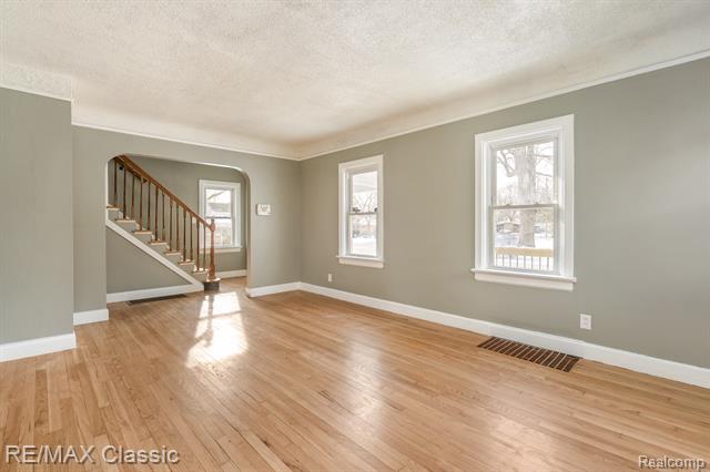 Builiding view seventeen for 4433 Elizabeth, Wayne, MI. 48184