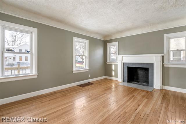 Builiding view sixteen for 4433 Elizabeth, Wayne, MI. 48184