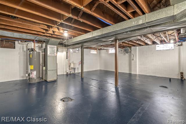 Builiding view thirty nine for 4433 Elizabeth, Wayne, MI. 48184