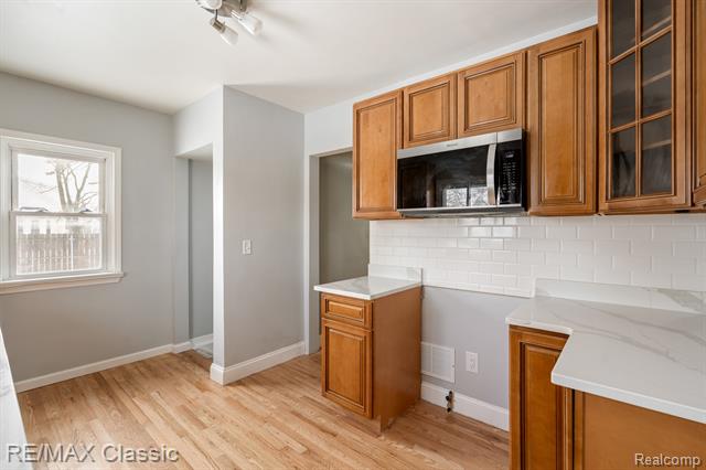 Builiding view thirty one for 4433 Elizabeth, Wayne, MI. 48184