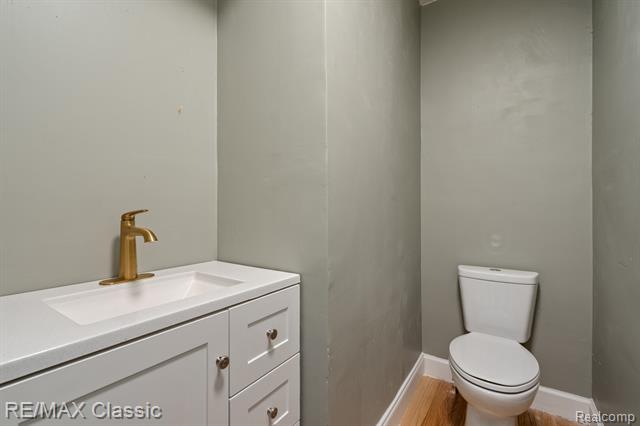 Builiding view thirty two for 4433 Elizabeth, Wayne, MI. 48184