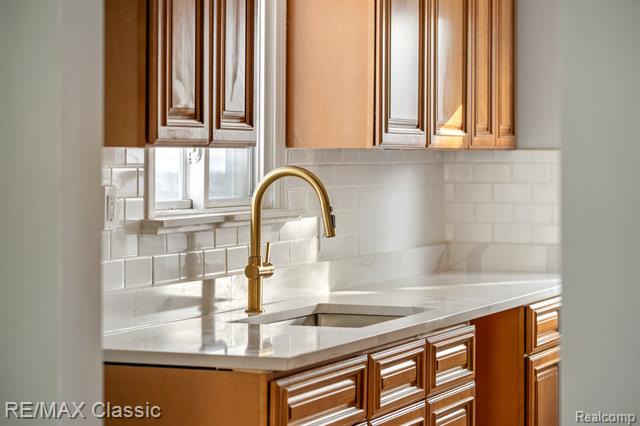 Builiding view thirty for 4433 Elizabeth, Wayne, MI. 48184