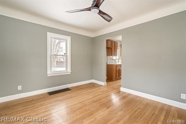 Builiding view twenty four for 4433 Elizabeth, Wayne, MI. 48184