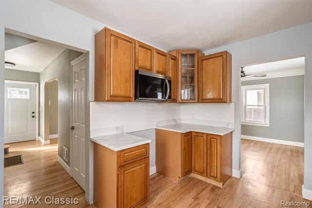 Builiding view twenty seven for 4433 Elizabeth, Wayne, MI. 48184