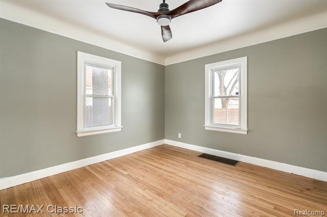 Builiding view twenty two for 4433 Elizabeth, Wayne, MI. 48184