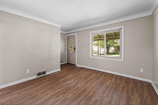 Builiding view nine for 4705 Jackson, Dearborn Heights, MI. 48125