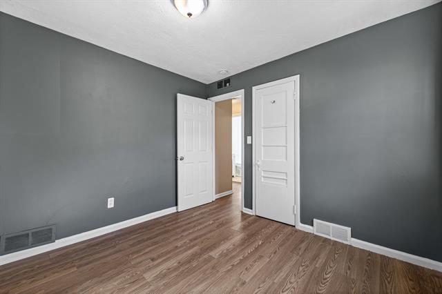 Builiding view thirteen for 4705 Jackson, Dearborn Heights, MI. 48125