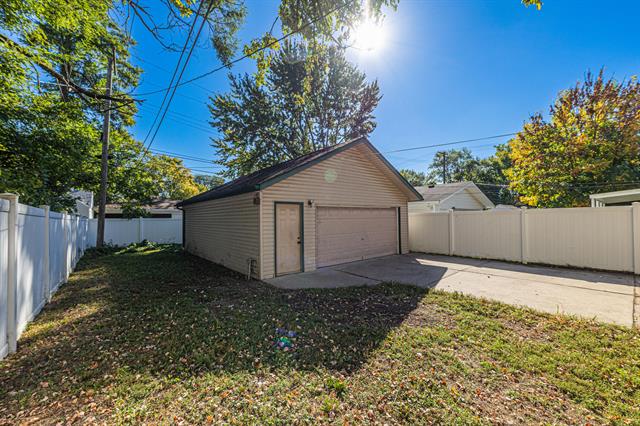 Builiding view twenty four for 4705 Jackson, Dearborn Heights, MI. 48125