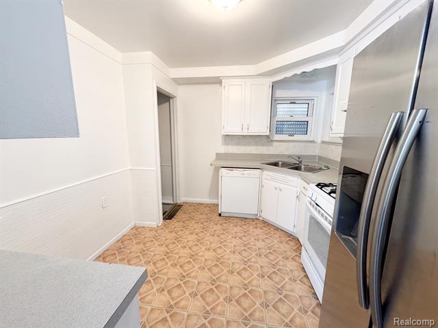 Builiding view five for 4227 Eastlawn, Wayne, MI. 48184