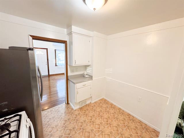 Builiding view three for 4227 Eastlawn, Wayne, MI. 48184