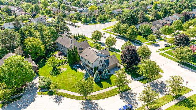 Builiding view fifty five for 45432 White Pines, Novi, MI. 48374