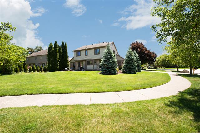 Builiding view fifty one for 45432 White Pines, Novi, MI. 48374