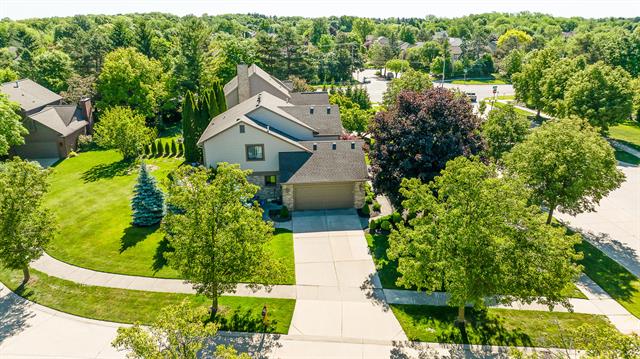Builiding view fifty six for 45432 White Pines, Novi, MI. 48374