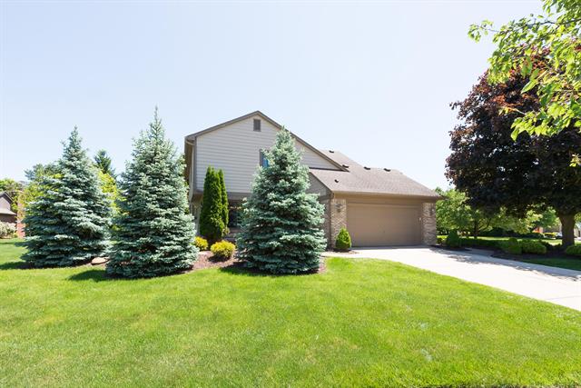 Builiding view fifty two for 45432 White Pines, Novi, MI. 48374