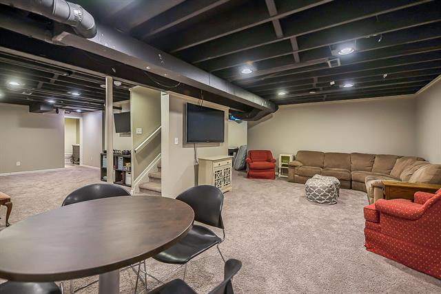 Builiding view forty two for 45432 White Pines, Novi, MI. 48374