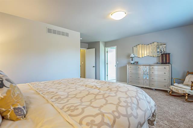 Builiding view twenty eight for 45432 White Pines, Novi, MI. 48374