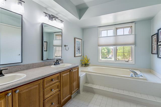 Builiding view twenty nine for 45432 White Pines, Novi, MI. 48374