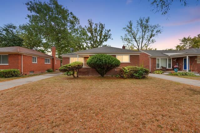 front view for 21848 Sussex Ave, Oak Park, Mi. 48237