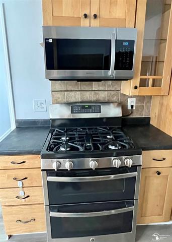 Builiding view eight for 4630 Gertrude, Dearborn Heights, MI. 48125