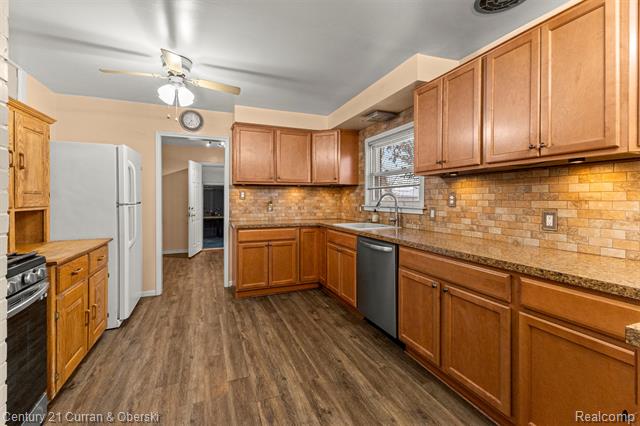 Builiding view fifteen for 17271 Hamilton, Allen Park, MI. 48101