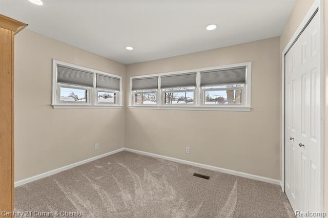 Builiding view nineteen for 17271 Hamilton, Allen Park, MI. 48101