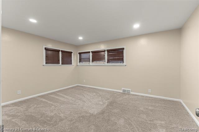 Builiding view seventeen for 17271 Hamilton, Allen Park, MI. 48101