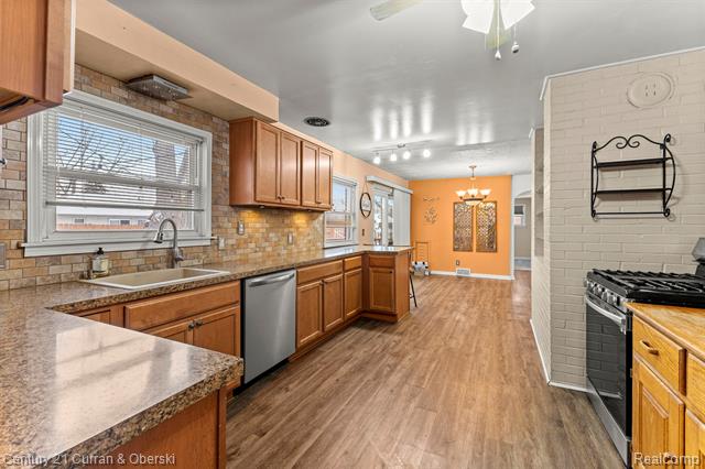 Builiding view sixteen for 17271 Hamilton, Allen Park, MI. 48101