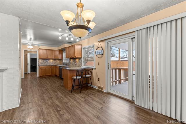 Builiding view ten for 17271 Hamilton, Allen Park, MI. 48101