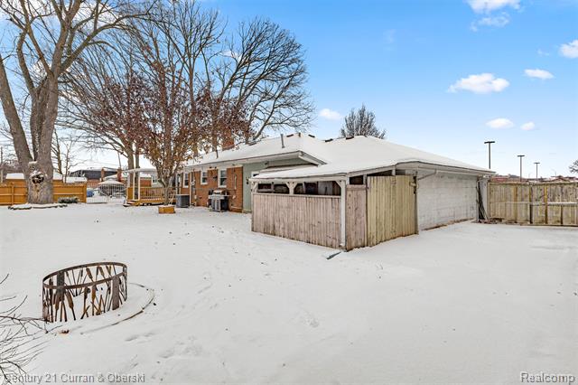 Builiding view thirty one for 17271 Hamilton, Allen Park, MI. 48101