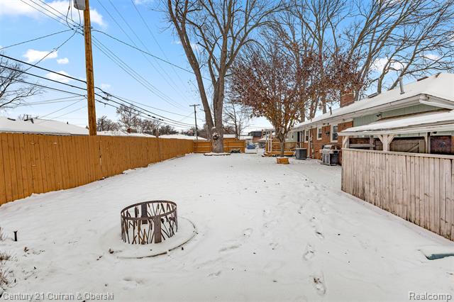 Builiding view thirty two for 17271 Hamilton, Allen Park, MI. 48101