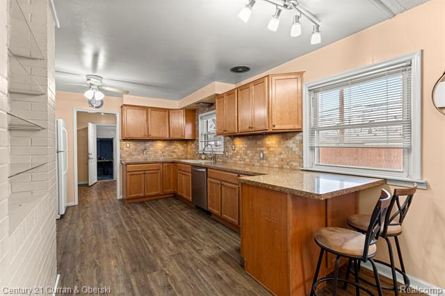 Builiding view twelve for 17271 Hamilton, Allen Park, MI. 48101