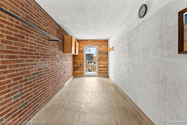 Builiding view twenty five for 17271 Hamilton, Allen Park, MI. 48101