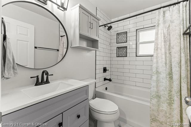 Builiding view twenty one for 17271 Hamilton, Allen Park, MI. 48101