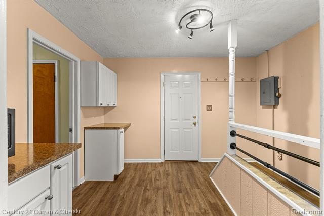 Builiding view twenty two for 17271 Hamilton, Allen Park, MI. 48101