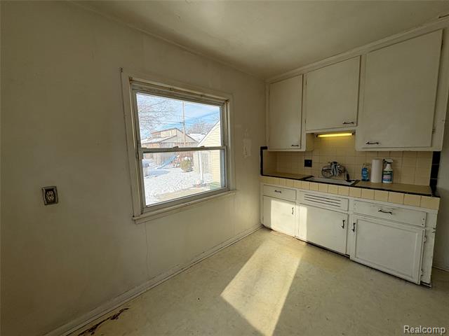 Builiding view eight for 4216 Syracuse, Dearborn Heights, MI. 48125