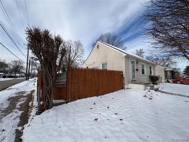 Builiding view fifty one for 4216 Syracuse, Dearborn Heights, MI. 48125