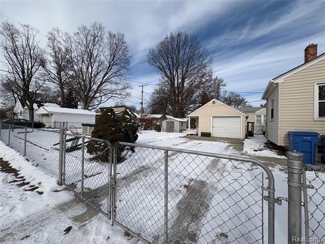 Builiding view fifty two for 4216 Syracuse, Dearborn Heights, MI. 48125