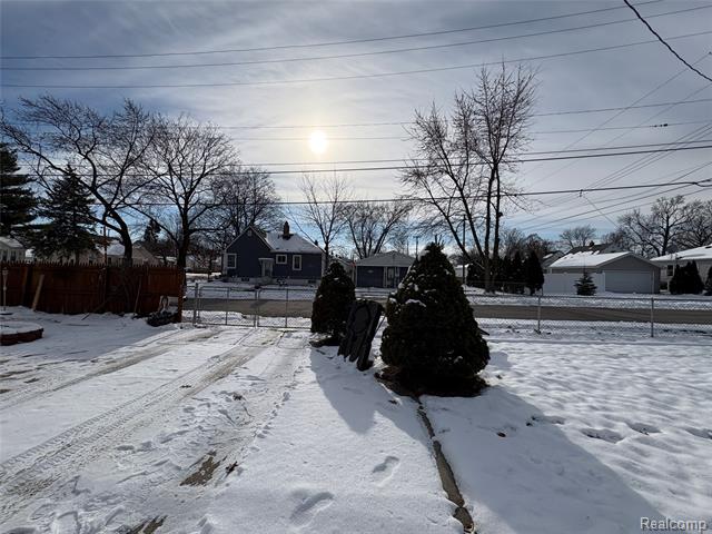 Builiding view fifty for 4216 Syracuse, Dearborn Heights, MI. 48125