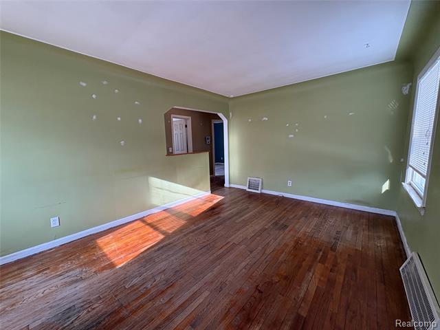 Builiding view five for 4216 Syracuse, Dearborn Heights, MI. 48125