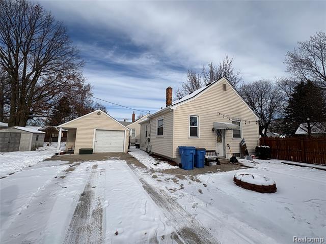 Builiding view forty five for 4216 Syracuse, Dearborn Heights, MI. 48125