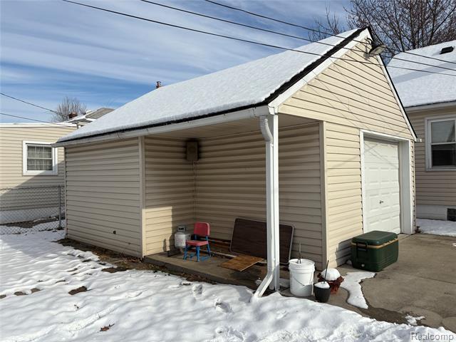 Builiding view forty four for 4216 Syracuse, Dearborn Heights, MI. 48125