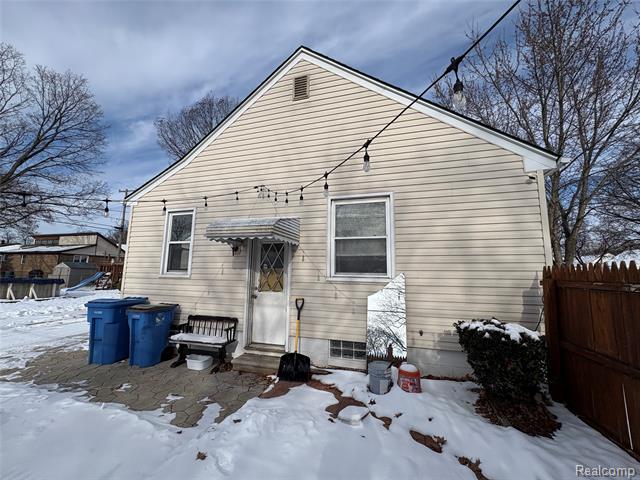 Builiding view forty one for 4216 Syracuse, Dearborn Heights, MI. 48125