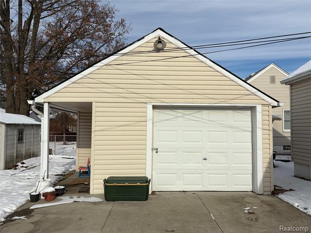 Builiding view forty three for 4216 Syracuse, Dearborn Heights, MI. 48125