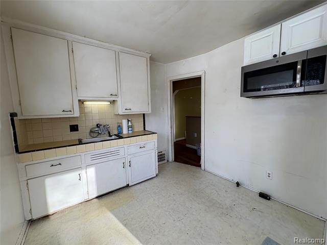 Builiding view seven for 4216 Syracuse, Dearborn Heights, MI. 48125