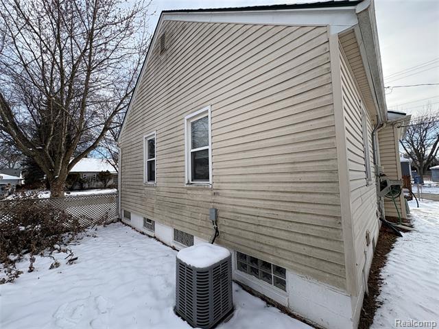 Builiding view thirty eight for 4216 Syracuse, Dearborn Heights, MI. 48125