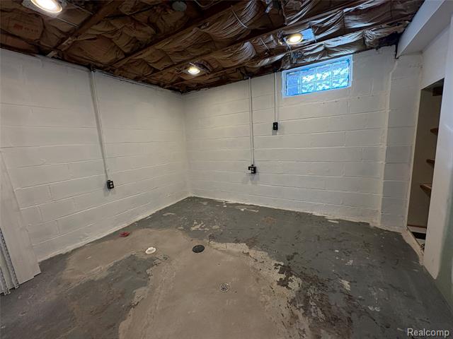 Builiding view thirty five for 4216 Syracuse, Dearborn Heights, MI. 48125