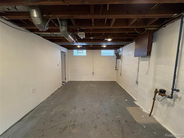 Builiding view thirty one for 4216 Syracuse, Dearborn Heights, MI. 48125