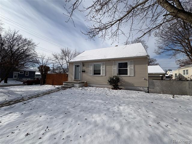 Builiding view thirty seven for 4216 Syracuse, Dearborn Heights, MI. 48125